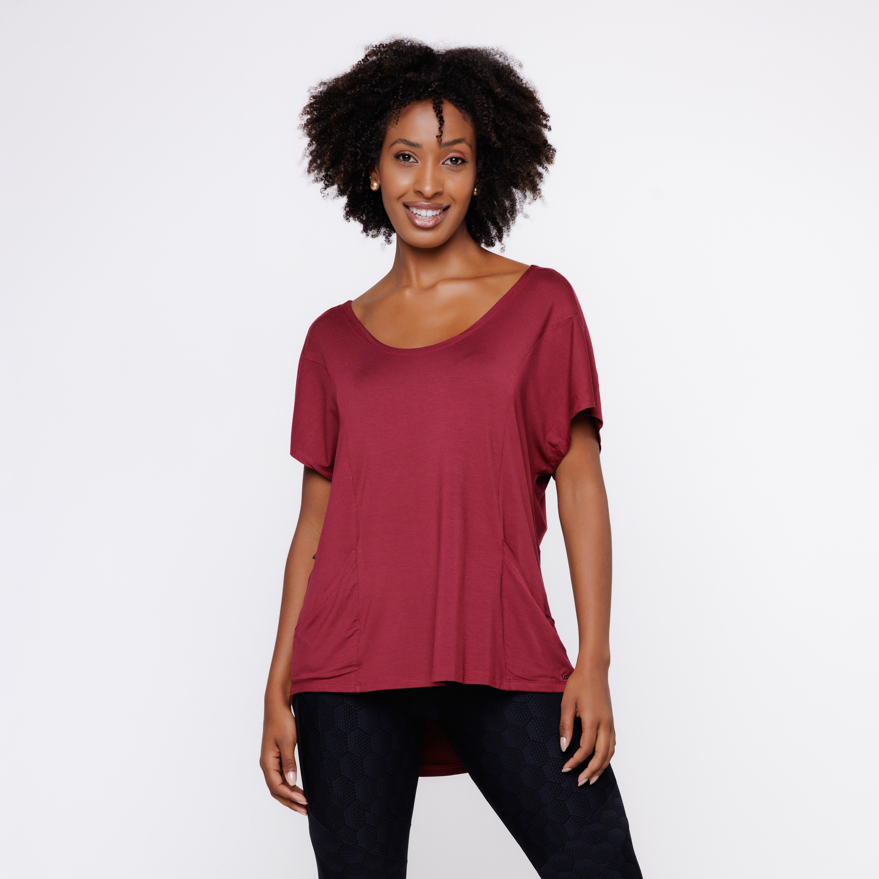 Blusa Feminina Manga Curta Viscose Comprida Atrás com Bolso