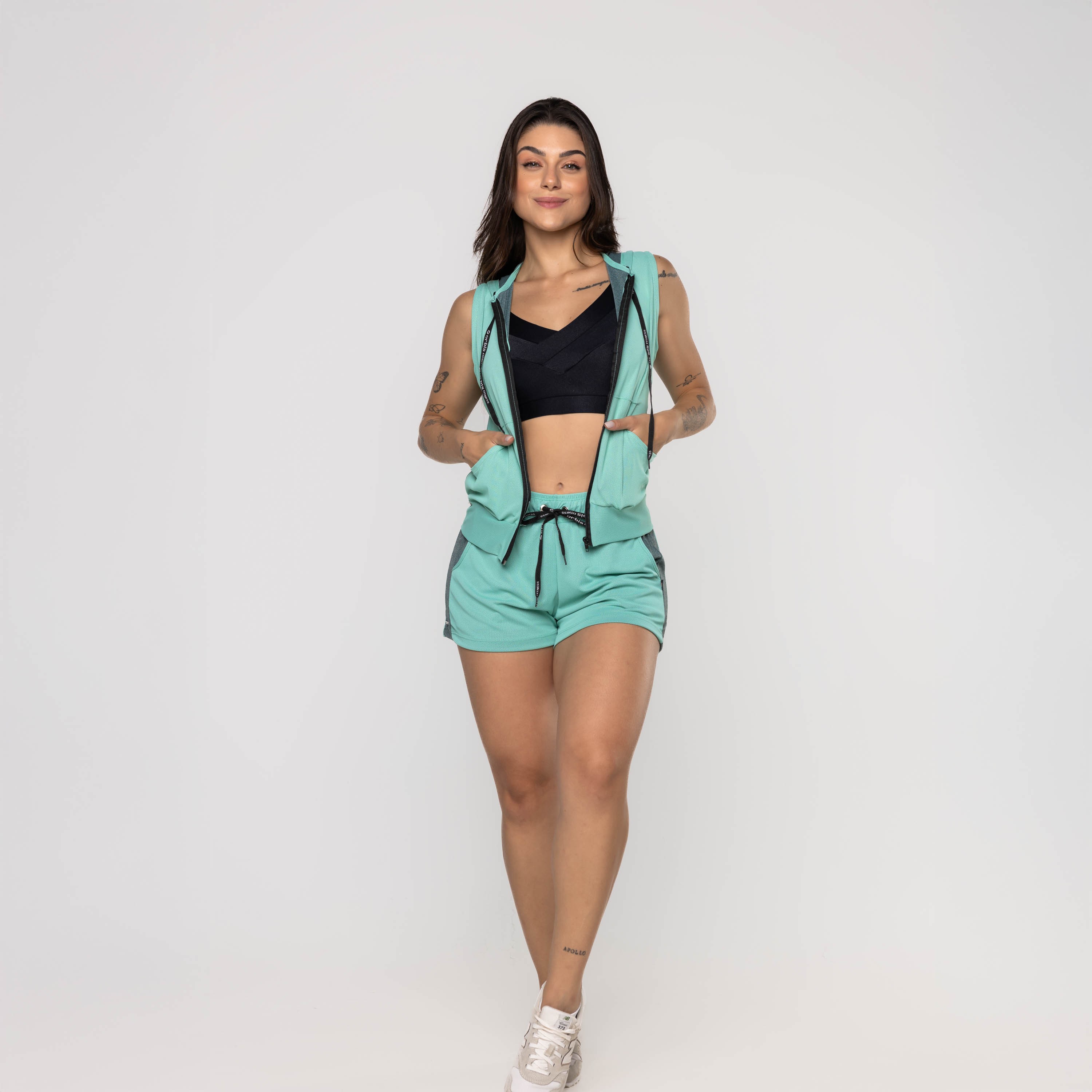Conjunto Short Soltinho e Colete Feminino Zíper Bolsos Poliamida