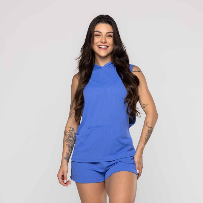 Camiseta Fitness Feminina Cavada Capuz Poliamida