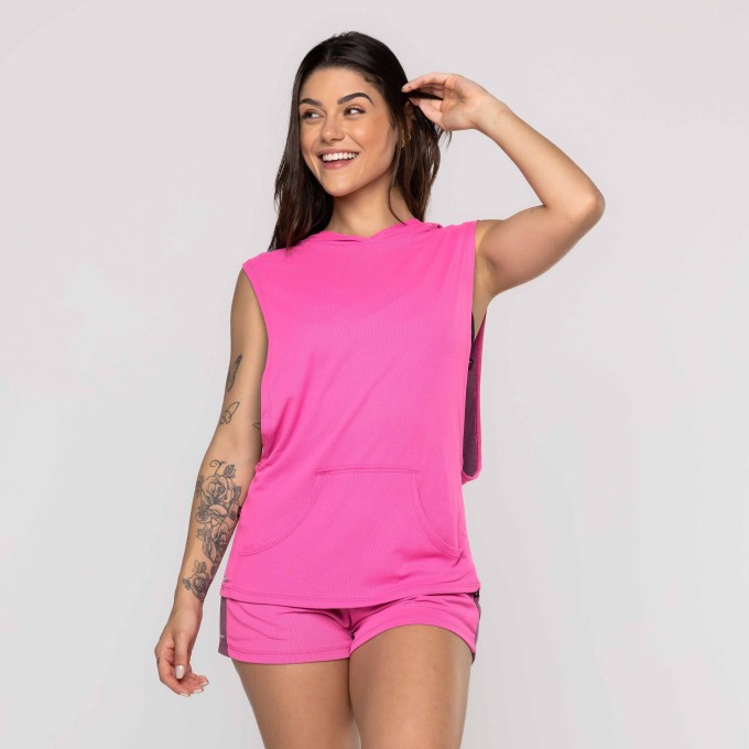Camiseta Fitness Feminina Cavada Capuz Poliamida