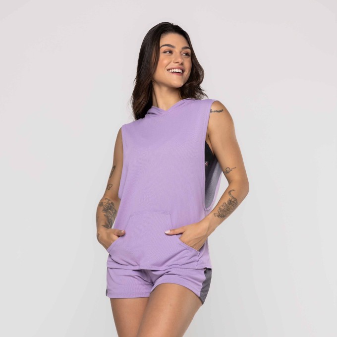 Camiseta Fitness Feminina Cavada Capuz Poliamida