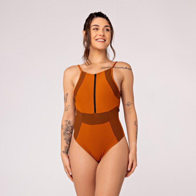 Body Fitness Feminino Canelado Bojo Zíper Frontal e Costas Cavada