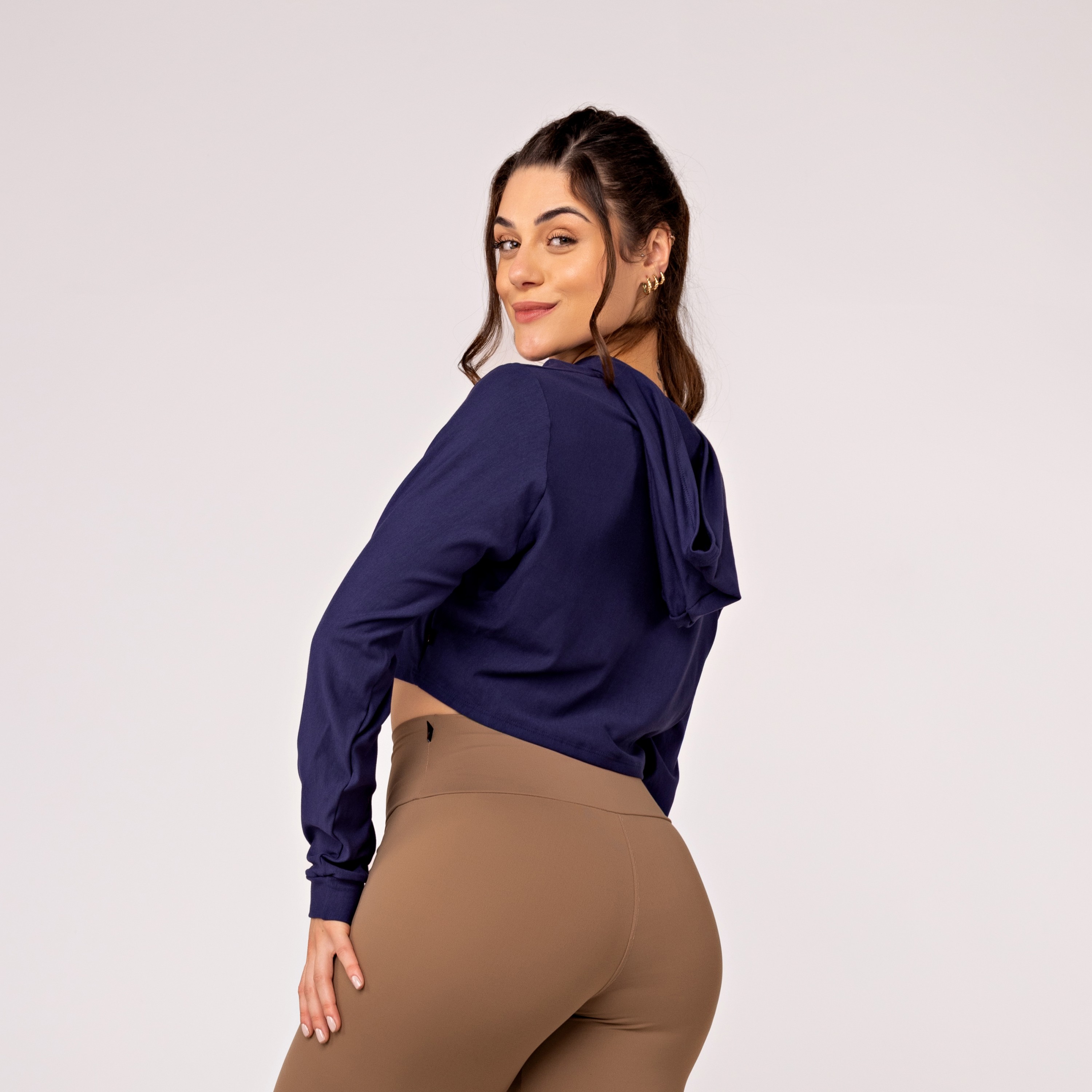 Cropped Feminino Curto de Moletinho com Capuz e Manga Longa