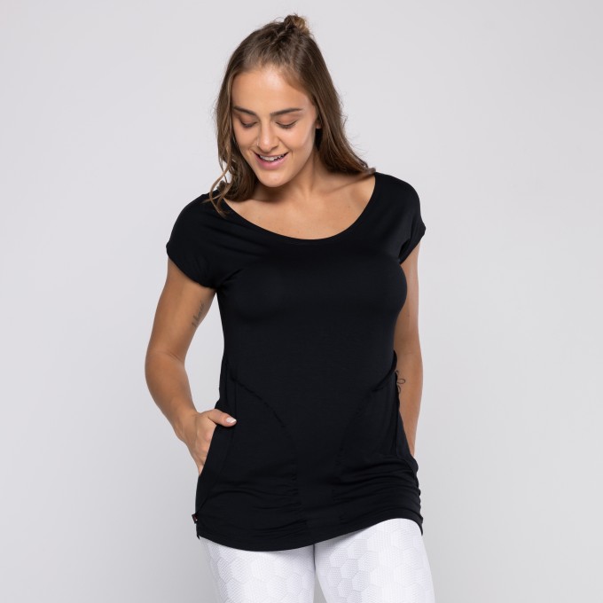 Blusa Feminina Manga Curta Tapa Bumbum com Bolso