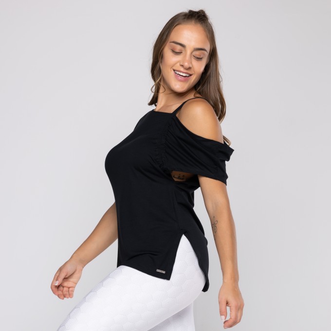 Blusa Feminina Manga Curta Detalhe Ombro