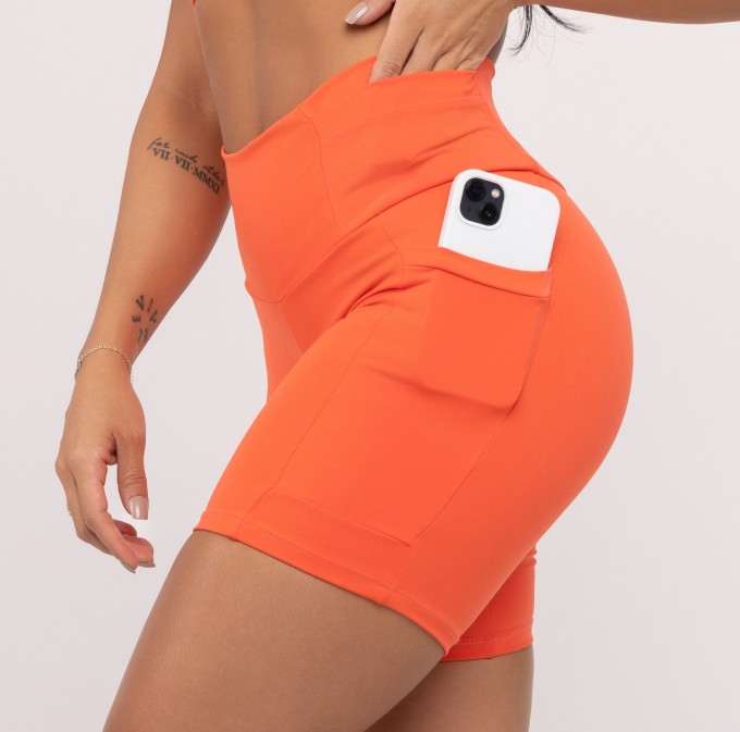 Bermuda Fitness Feminina Bolso Lateral e Cós Poliamida