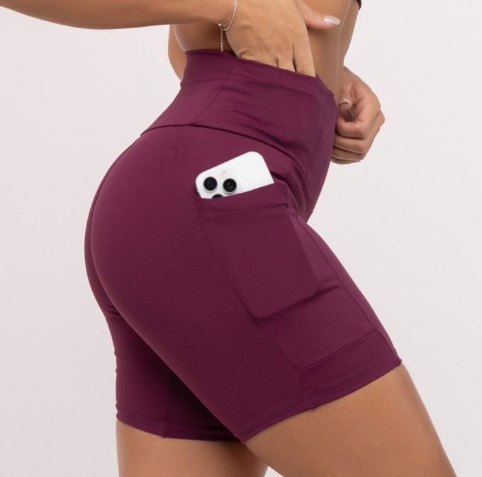 Bermuda Fitness Feminina Bolso Lateral e Cós Poliamida