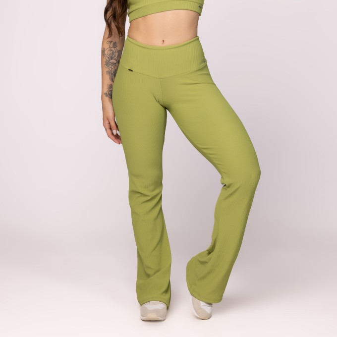 Calça Flare Textura Canelada Fitness Feminina