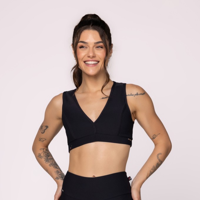 Top Fitness com Decote V e Recorte nas Costas em Poliamida