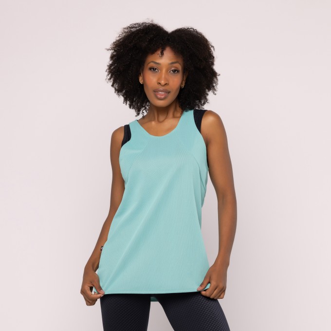 Camiseta Fitness Feminina Recorte Decote Nas Costas
